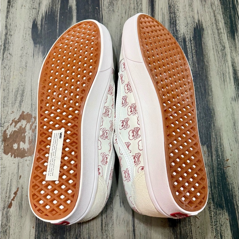 Vans Old Skool Cream & Pink Skull Print Sneakers Mens size 12 NWT! - Picture 10 of 13